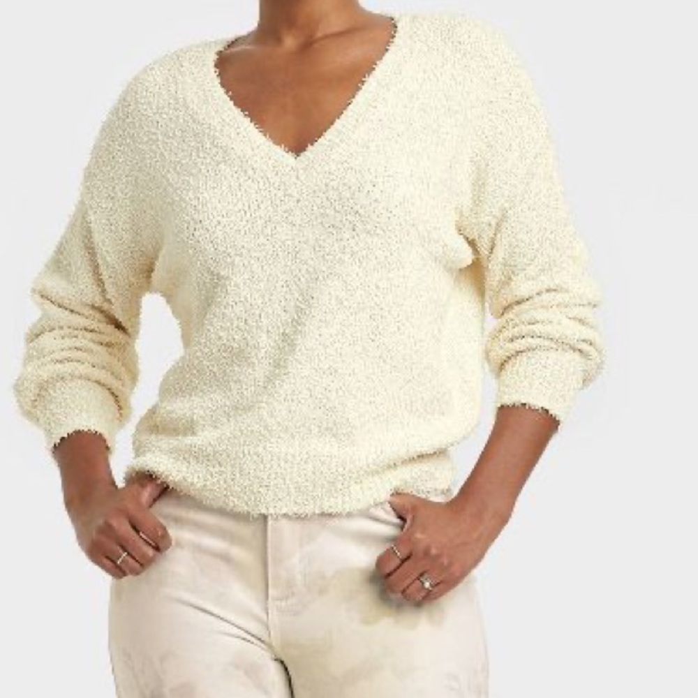 NEW Universal Thread Sweater